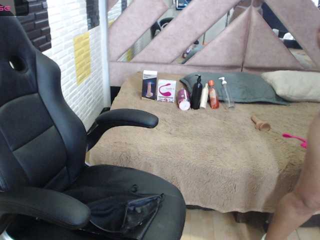 Live sex webcam photo for PielCanela- #276091057