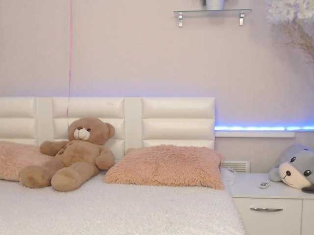 Live sex webcam photo for PinaChen #275661230