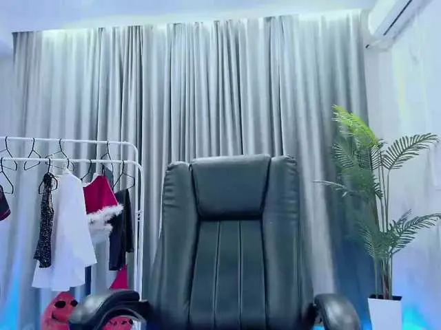 Live sex webcam photo for PinaChen #276614961