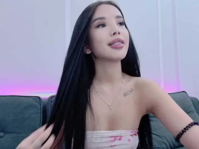 Live sex webcam photo for PinaChen #276622201