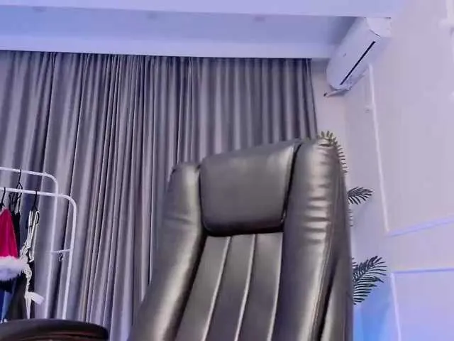 Live sex webcam photo for PinaChen #276794385