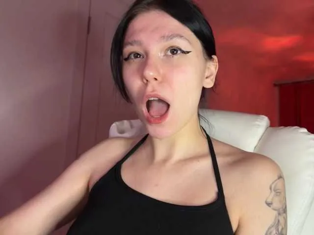 Live sex webcam photo for PinkDolly18 #290425307