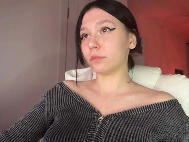 Live sex webcam photo for PinkDolly18 #290658424