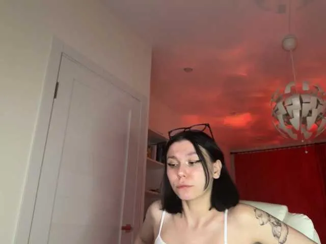 Live sex webcam photo for PinkDolly18 #290693476