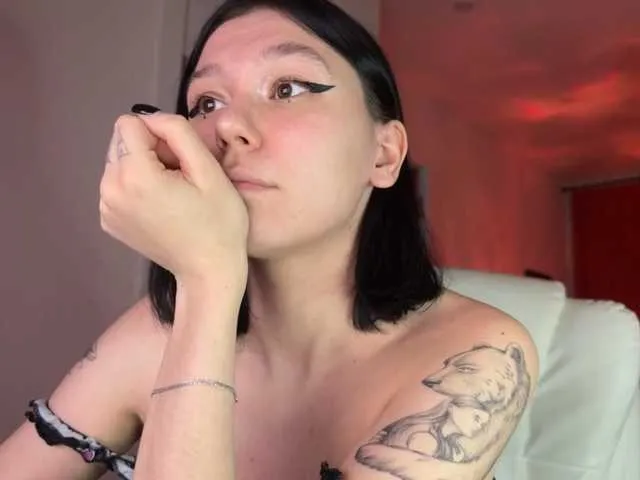 Live sex webcam photo for PinkDolly18 #290754536