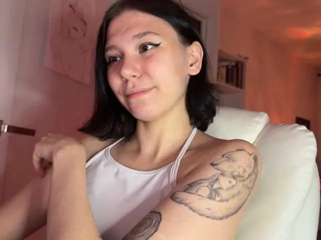 Live sex webcam photo for PinkDolly18 #291484318