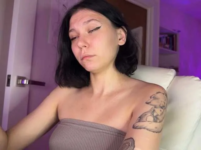 Live sex webcam photo for PinkDolly18 #291612310