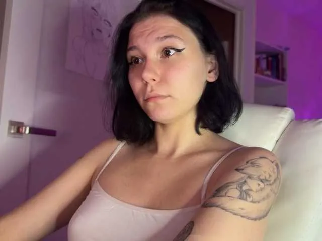 Live sex webcam photo for PinkDolly18 #291690432