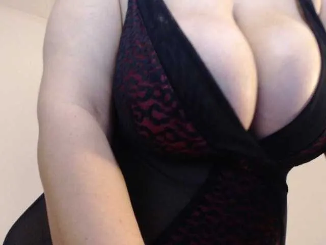 Live sex webcam photo for PinkHellen #271807703