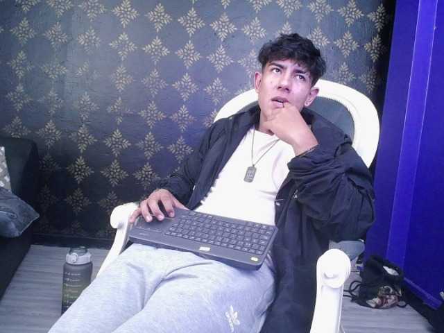 Live sex webcam photo for Piperr- #277708820