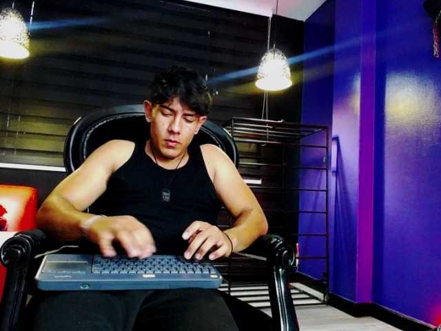 Live sex webcam photo for Piperr- #277716885