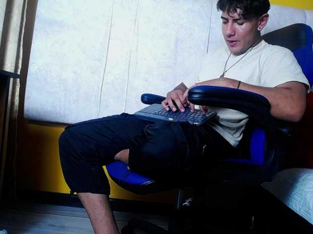 Live sex webcam photo for Piperr- #277734571