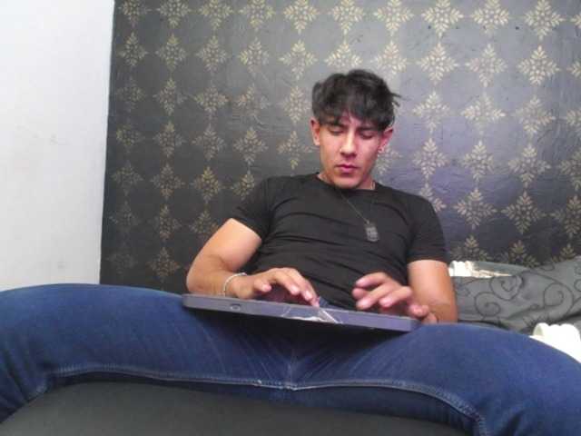 Live sex webcam photo for Piperr- #277742017