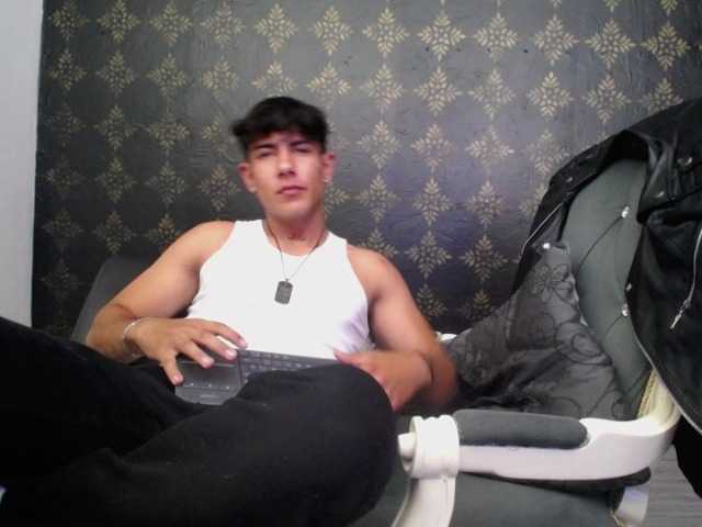 Live sex webcam photo for Piperr- #277748796