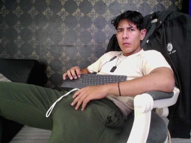 Live sex webcam photo for Piperr- #277759317