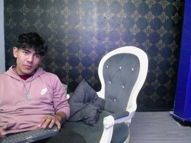 Live sex webcam photo for Piperr- #277775078