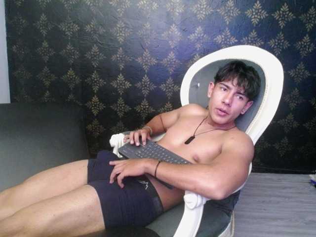 Live sex webcam photo for Piperr- #277788737