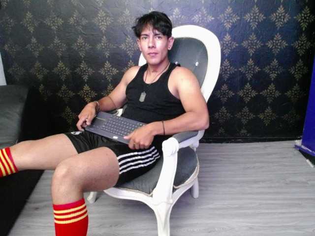 Live sex webcam photo for Piperr- #277804962