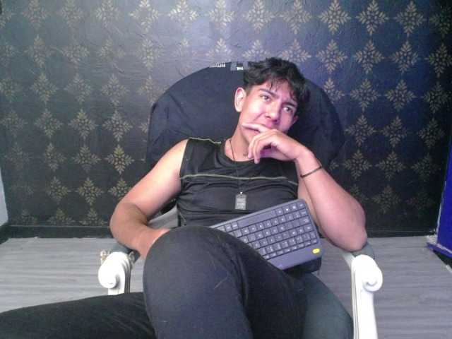 Live sex webcam photo for Piperr- #277828790