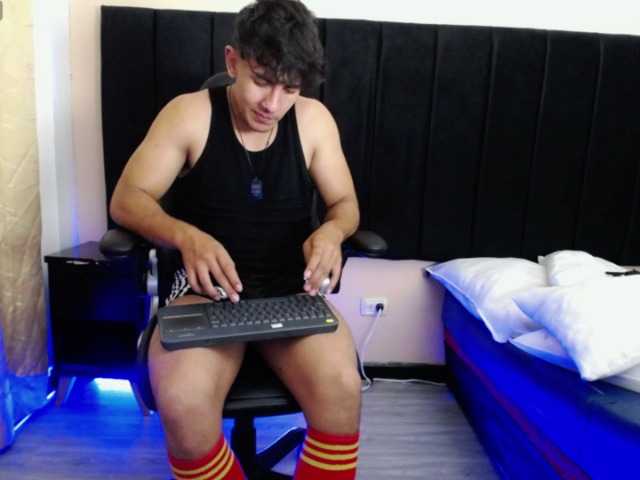 Live sex webcam photo for Piperr- #277872461