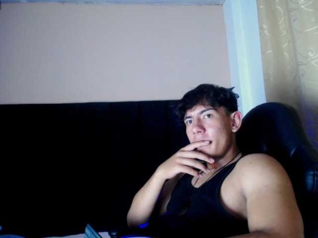 Live sex webcam photo for Piperr- #277924416