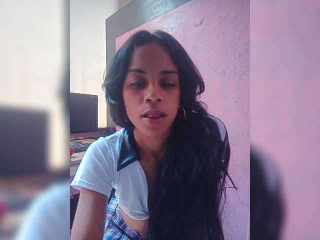 Live sex webcam photo for Pocajontas25 #275526827