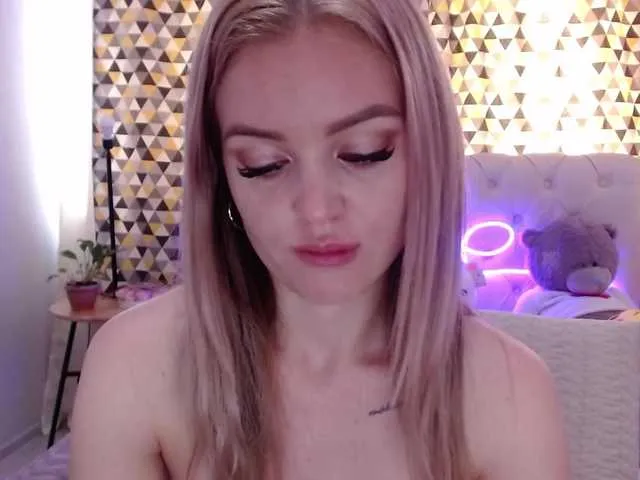 Live sex webcam photo for PookieVivian #272950699