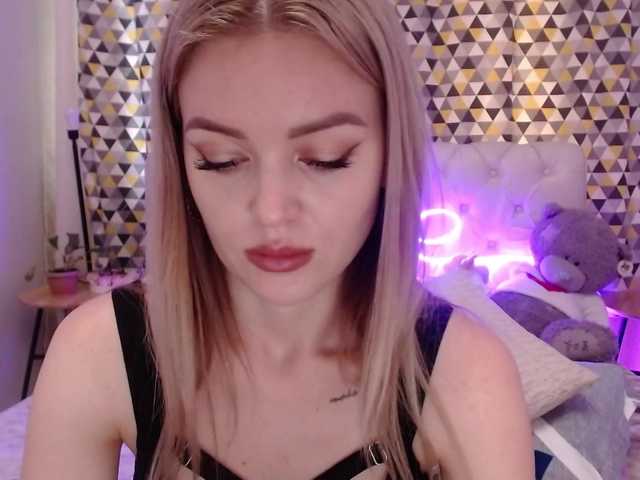 Live sex webcam photo for PookieVivian #273558889