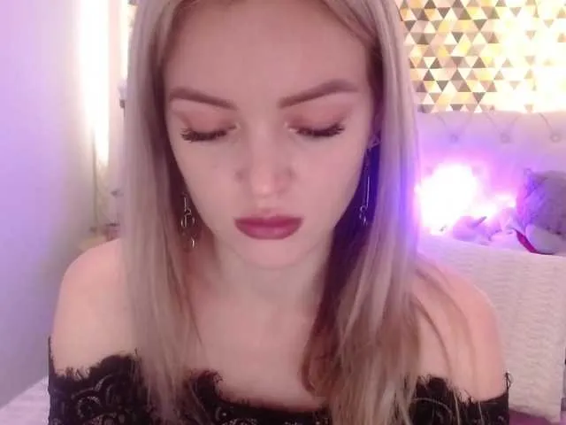 Live sex webcam photo for PookieVivian #273610786