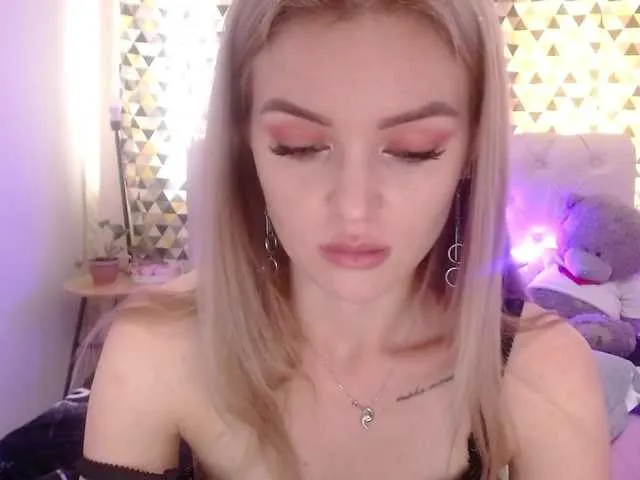 Live sex webcam photo for PookieVivian #273697227