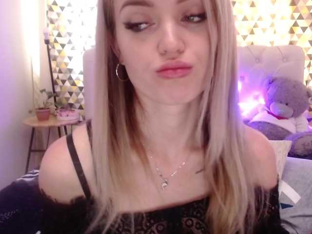 Live sex webcam photo for PookieVivian #273719555