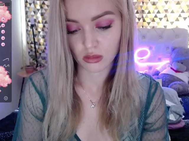 Live sex webcam photo for PookieVivian #273772442