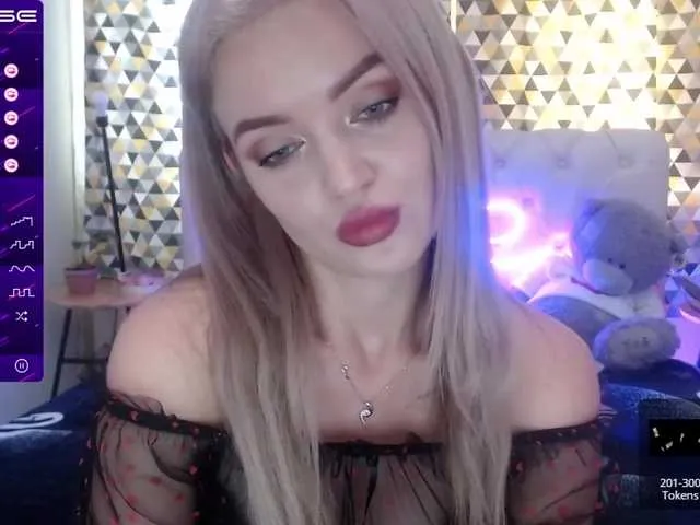 Live sex webcam photo for PookieVivian #274431056