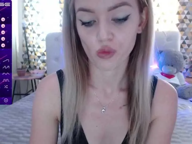 Live sex webcam photo for PookieVivian #274600867