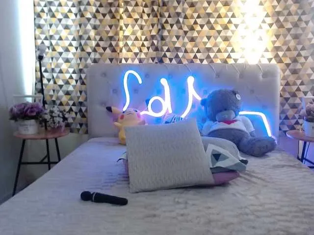 Live sex webcam photo for PookieVivian #276780640