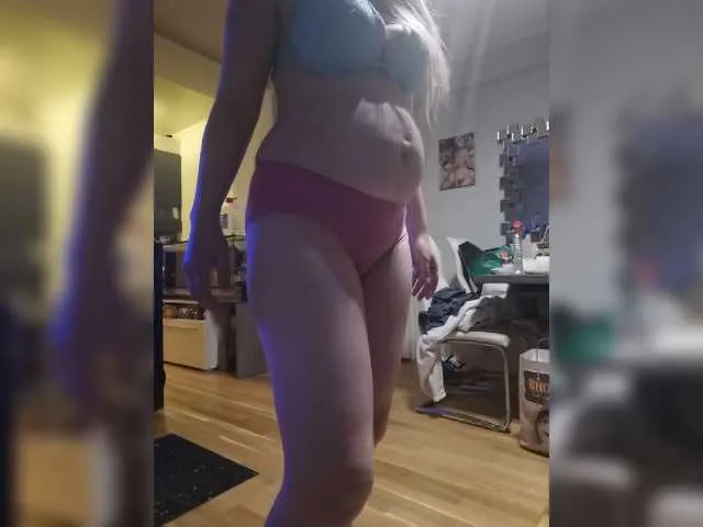 Live sex webcam photo for Pornomietze #273681350