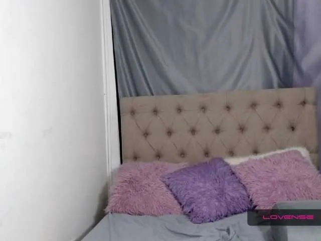 Live sex webcam photo for Porsche01 #272219212