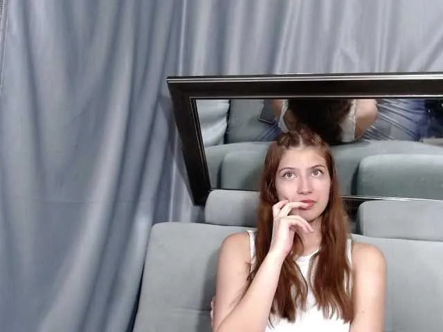 Live sex webcam photo for Porsche01 #272599312