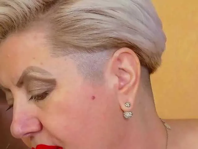 Live sex webcam photo for PoshLadyx #272932420