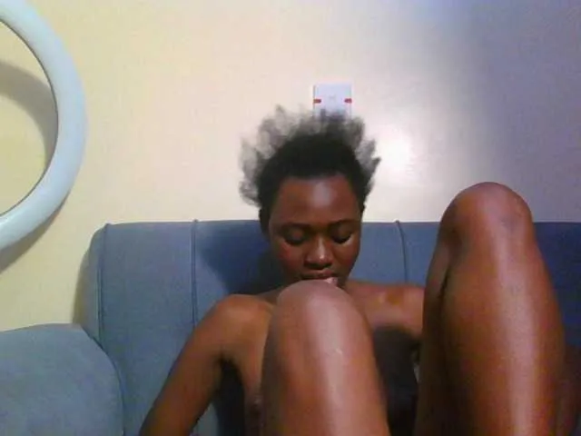 Live sex webcam photo for Preetygirl #292192477