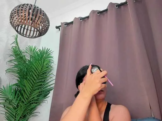 Live sex webcam photo for Pretty-BigBoobs #291073414