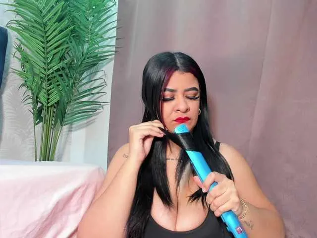 Live sex webcam photo for Pretty-BigBoobs #291675651