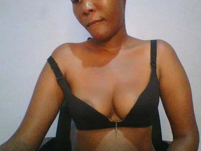 Live sex webcam photo for Pretty-thalia1 #292345904