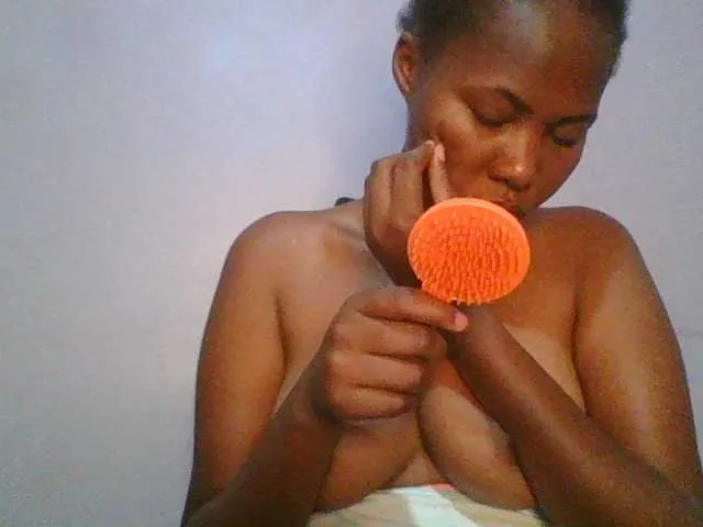 Live sex webcam photo for Pretty-thalia1 #292365678
