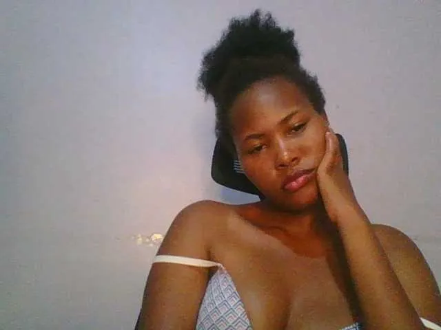 Live sex webcam photo for Pretty-thalia1 #292379232