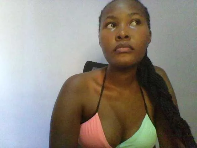 Live sex webcam photo for Pretty-thalia1 #292747011