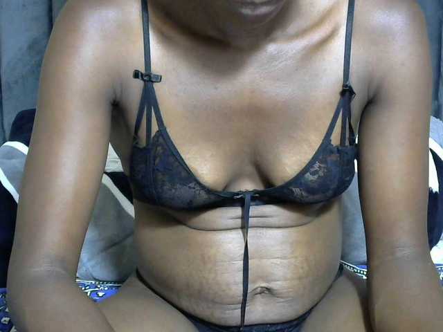 Live sex webcam photo for PrettyAlianah #290648590