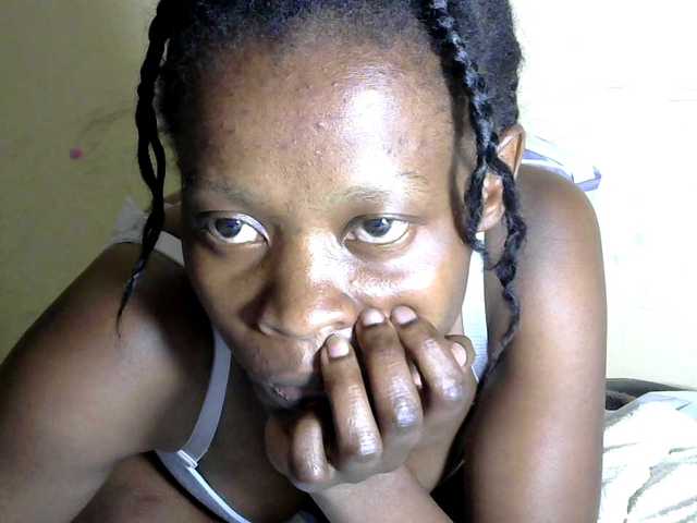 Live sex webcam photo for PrettyAlianah #292257758