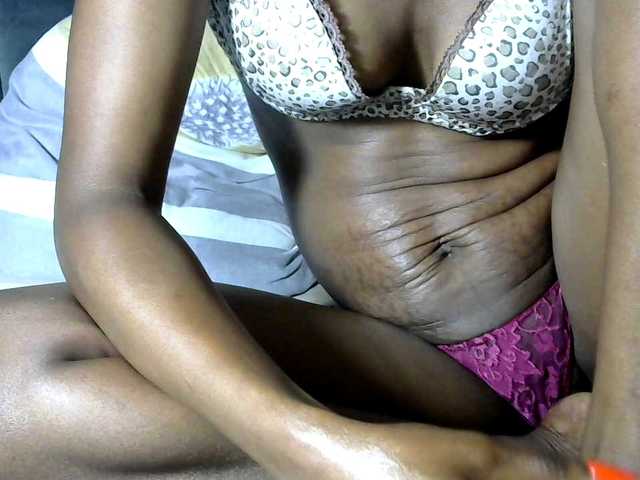 Live sex webcam photo for PrettyAlianah #292364976