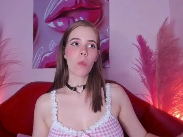 Live sex webcam photo for PrettyAriel #290435073